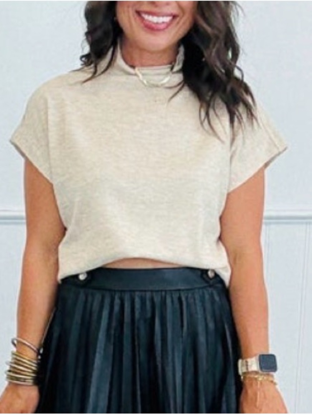 entro oatmeal Short Sleeve Mock Neck Top